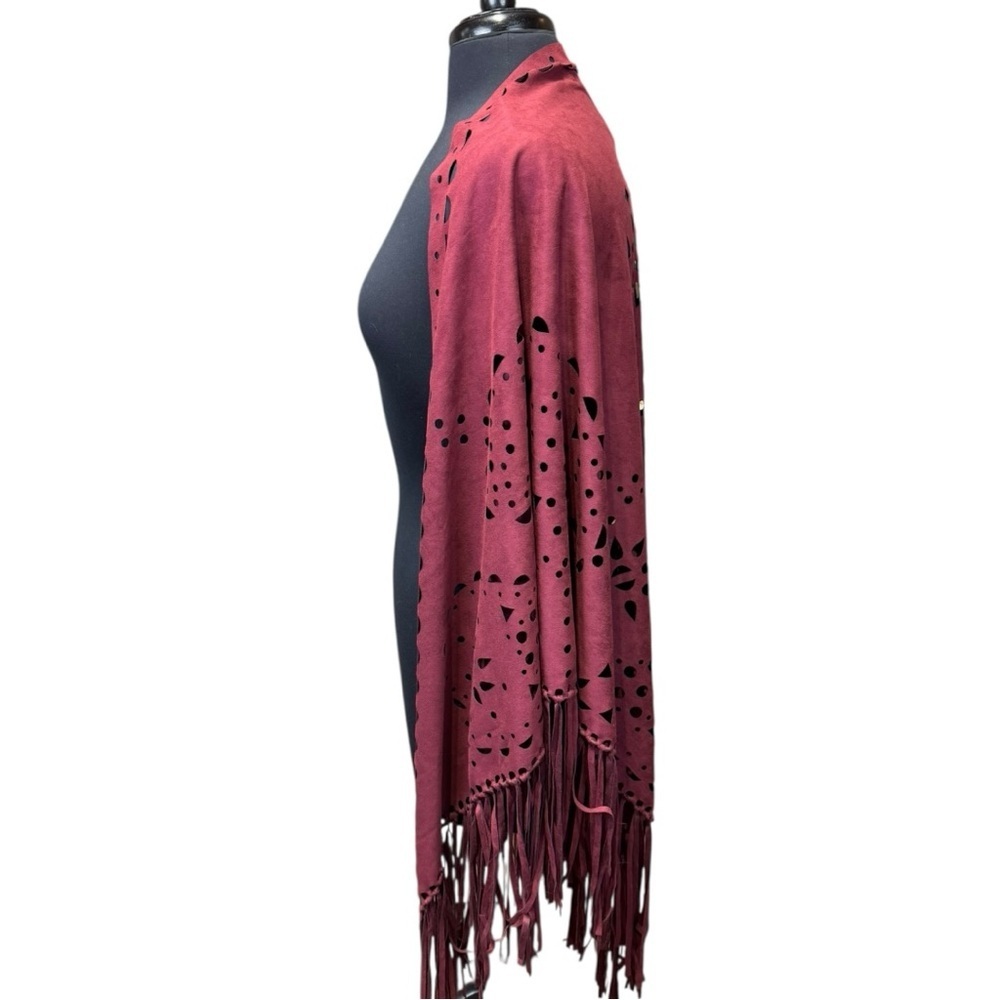 NWT Persun Maroon Faux Suede Laser Cut Fringe Shawl One Size - Picture 3 of 5